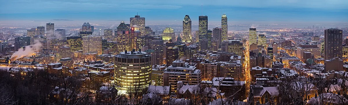 Blick über Montreal vom Mont Royal mit Downtown und Sankt-Lorenz-Strom
